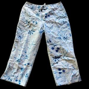 Villager ladies, Capri 100% cotton pant white with blue floral design NWOT 10